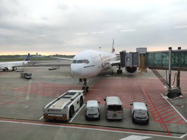 Varşova, Poland- 16.10.2019: Chopin Havaalanı 'nın kalkış alanı.