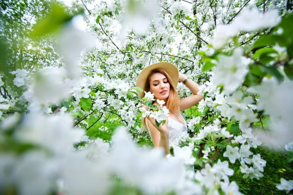 Beautiful Teen Redhead Girl Enjoying Life Spring Blossoming Garden Blooming — Stock Photo, Image