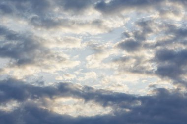 Yaratıcı grafik tasarım duvar kâğıdı için mavi gökyüzü ve beyaz bulut ve altın güneş ışığı arka planı