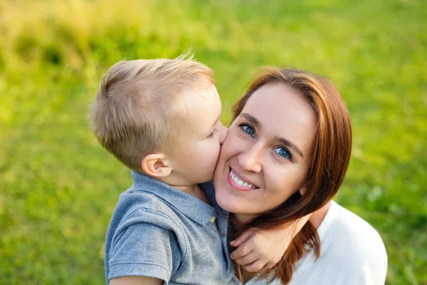 Enjoying Life Together Concept Happy Mother Son Having Fun Outdoors — Stock Photo, Image