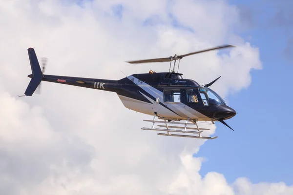 Bir Bell 206 Jetranger II helikopteri Yeni Zelanda kiralama şirketine ait. Maunganui Dağı, Yeni Zelanda, 18 Ocak 2020