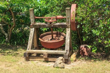 Eski bir maden öğütücüsü, yirminci yüzyılın başlarında altın madenciliğinin kalıntısı. Fotoğraf: Yeni Zelanda