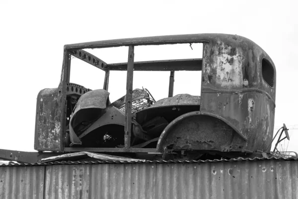 Burned Out Rusty Remains Vintage Car All Furnishings Engine Stripped — Stock Photo, Image