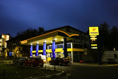 Romanya 'nın Bükreş kentindeki Petrom benzin istasyonu, 2019