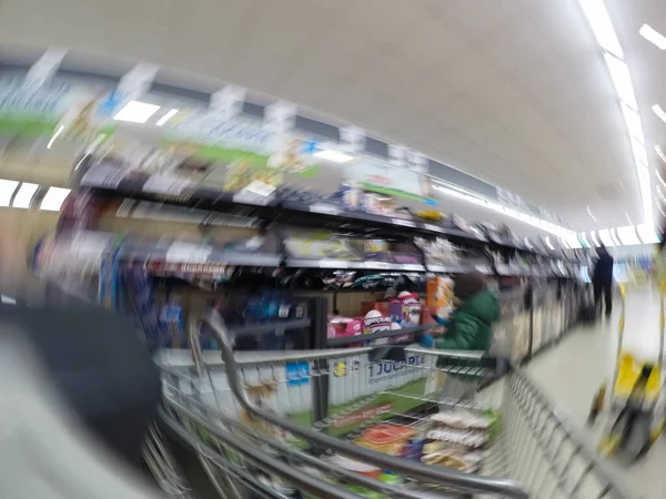 View of a shopping trolley and aisle at a LIDL supermarket in Bu — Stock Photo, Image