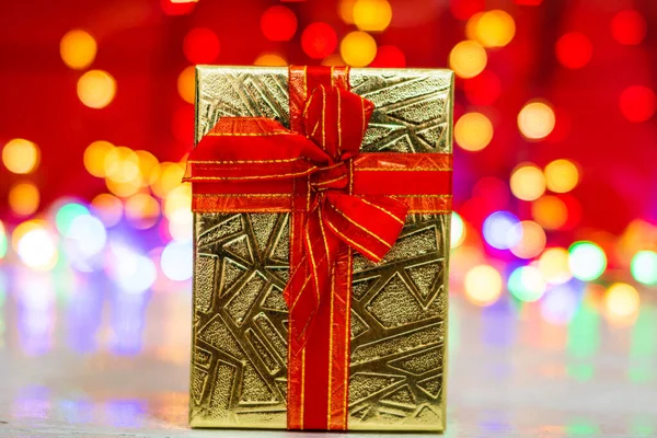 Caixa de presente de Natal, foto de perto. Composição de Natal em blu — Fotografia de Stock