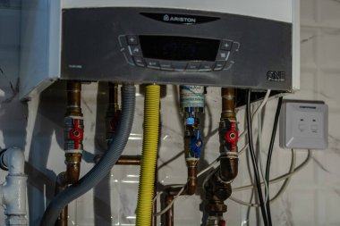 Merkezi ısıtma sistemi. Merkezi ısıtma boruları. Bükreş, Romani