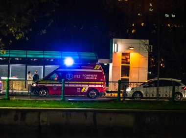 Buchar caddelerinde trafikte görev yapan Şirin ambulans arabası.