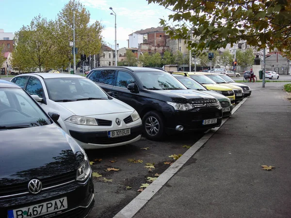 Cars parked along the street. Bucharest, Romania, 2019. — Stock Photo, Image