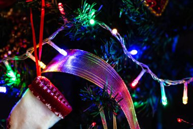 Noel süslemeleri köknar ağacında. Noel süslemeleri.