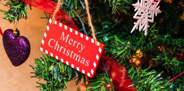 Noel süslemeleri köknar ağacında. Noel süslemeleri.