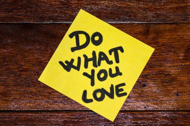 Renkli bir nota yazmak. Sevdiğin şeyi yap. Do ile Metin