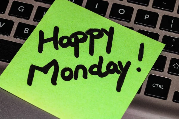 Schrijven op kleurrijke plakkerige notitie Happy Monday. Tekst met Happy Mo — Stockfoto