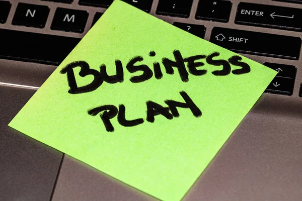 Escrevendo em nota colorida pegajosa Plano de negócios. Plano de negócios em — Fotografia de Stock