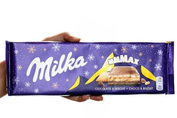 Milka Alpine Sütlü Çikolata. Stüdyo fotoğrafı, Milka tutan kadın. 