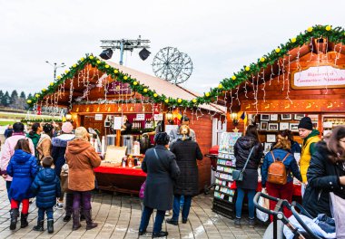 Bükreş Yılbaşı Pazarı Parlamento Sarayı önünde,