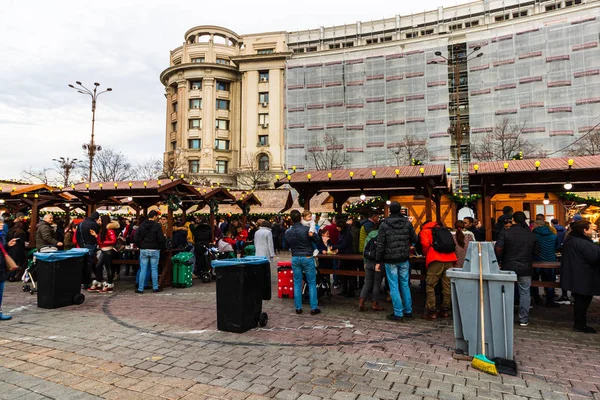 Mercatino di Natale di Bucarest di fronte al Palazzo del Parlamento , — Foto Stock