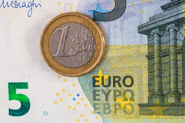 Concepto de dinero mundial, macro detallado sobre un billete de 5 euros, macro —  Fotos de Stock
