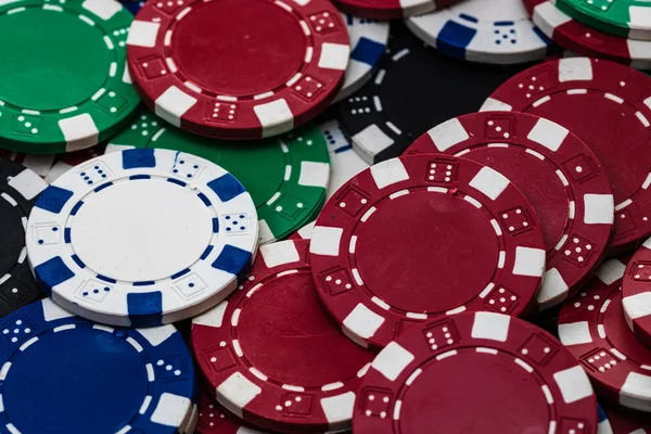 扑克片的背景非常接近。 赌场概念、风险、机会、 g — 图库照片