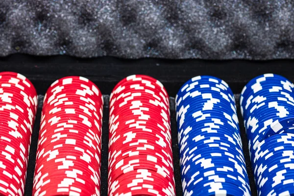 Poker fişleri arka planı kapatır. Kumarhane kavramı, risk, şans, g — Stok fotoğraf