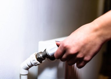 Isıtma termostatını ayarlamak için elinizi kapatın. Merkezi ısıtma c