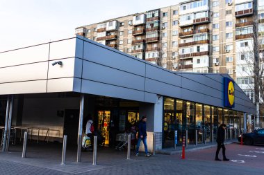 Lidl süpermarket ve logo. Lidl, dünya çapında indirimli bir Alman ürünüdür.