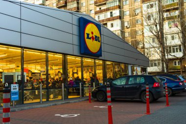 Lidl süpermarket ve logo. Lidl, dünya çapında indirimli bir Alman ürünüdür.
