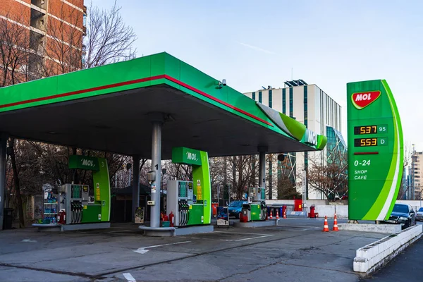 Bir Macar Moll benzin istasyonu. Mol, Orta Avrupa 'nın en büyük petrolü. — Stok fotoğraf