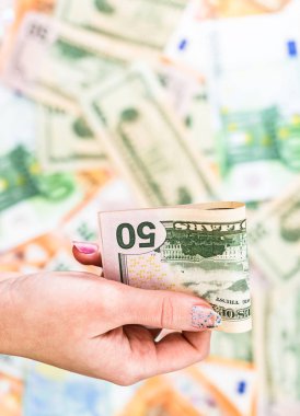 Rüşvet vermek gibi ya da banknotların arkasında izole edilmiş bahşişler gibi.