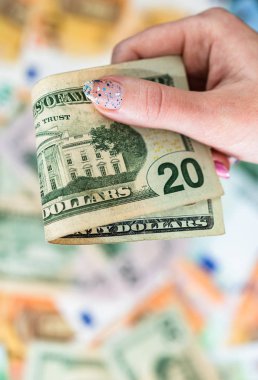 Rüşvet vermek gibi ya da banknotların arkasında izole edilmiş bahşişler gibi.