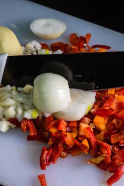 Taze ve donmuş sebzeler, doğranmış havuç, patates.,