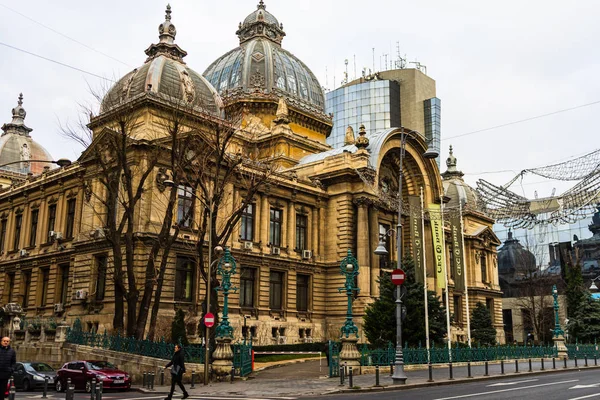 Palacio CEC (Palatul CEC), hito del casco antiguo de Bucarest, historia —  Fotos de Stock