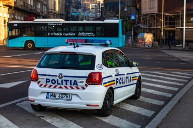Bükreş, Ro 'da yoğun saatlerde Romen polis arabası trafikte