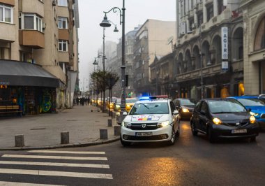 Polis ve Şirin ambulansı görev başında. Victoriei Yolu 'nda kaza. (