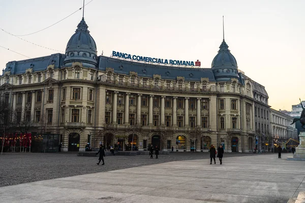 Het Oscar Maugsch Palace, hoofdkantoor van de Roemeense handelsbank, — Stockfoto