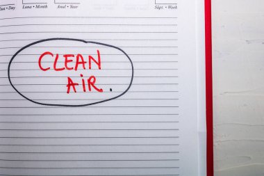 Ofis gündeminde el yazısı temiz hava. Boşluğu kopyala.