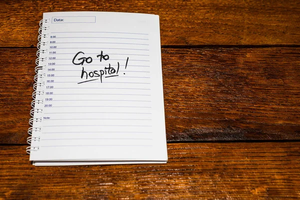 Vá ao hospital, escreva textos na agenda do escritório. Entendido. — Fotografia de Stock
