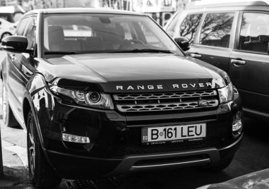 Yeni Range Rover, Romanya 'nın Bükreş kentinde 2020' de park edilmiş. Siyah...