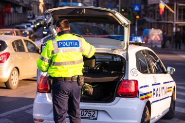 Yönetmen: Polis memuru, Romanya Trafik Polisi (Politia Rutiera)