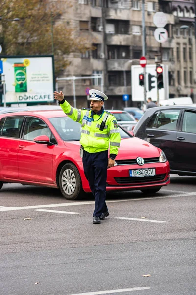 Politieagent, Roemeense verkeerspolitie (Politia Rutiera) rechtstreeks — Stockfoto