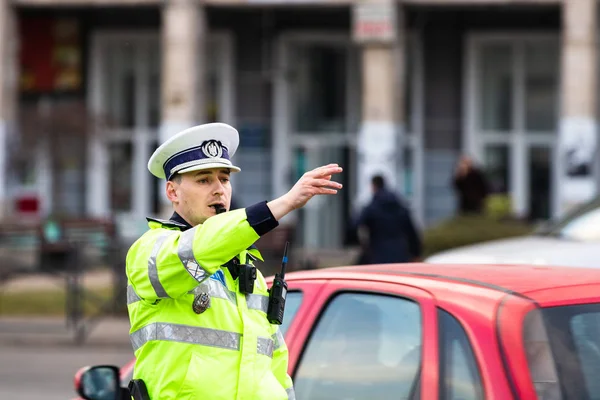 Agent de police, police roumaine de la circulation (Politia Rutiera) directin — Photo