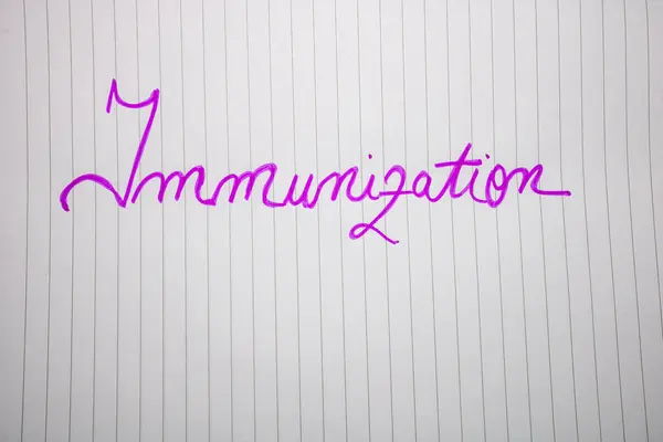 Immunizációs szöveg papíron, irodai napirenden. Vettem. — Stock Fotó