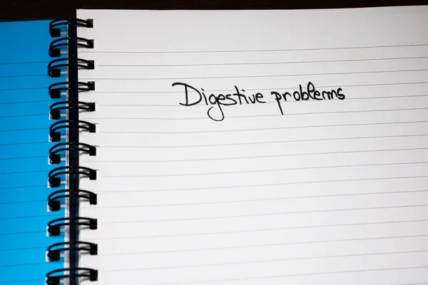 Problemas digestivos caligrafia texto em papel, na agenda do escritório . — Fotografia de Stock