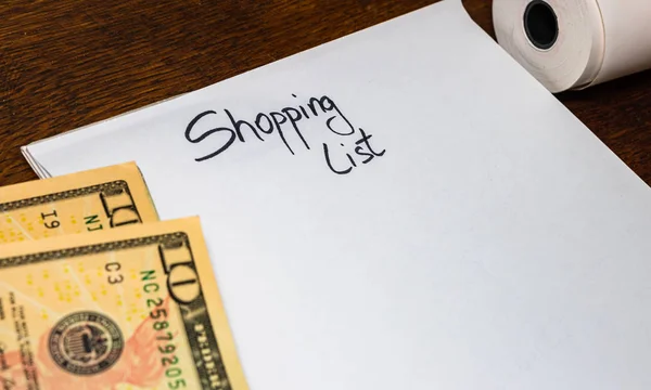 Texto Lista de compras en papel y vacío recibo de impuestos en blanco y mone — Foto de Stock