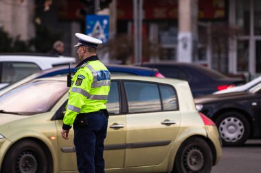 Yönetmen: Polis memuru, Romanya Trafik Polisi (Politia Rutiera)