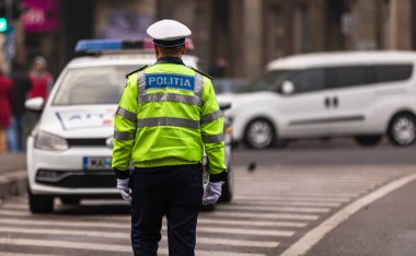 Yönetmen: Polis memuru, Romanya Trafik Polisi (Politia Rutiera)