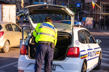 Yönetmen: Polis memuru, Romanya Trafik Polisi (Politia Rutiera)