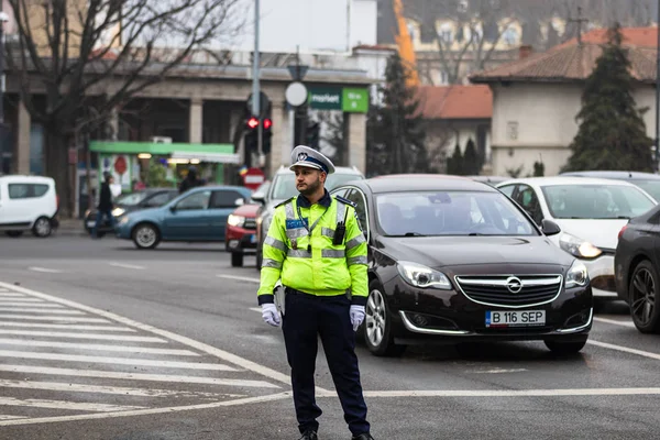 Politieagent, Roemeense verkeerspolitie (Politia Rutiera) rechtstreeks — Stockfoto