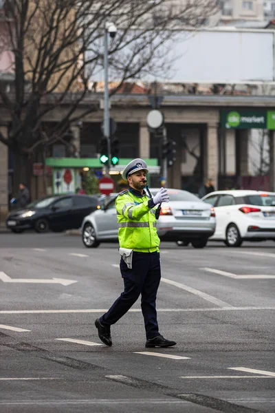 Politieagent, Roemeense verkeerspolitie (Politia Rutiera) rechtstreeks — Stockfoto