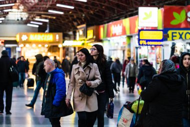 Travelers and commuters on their way to the train platform at Bu